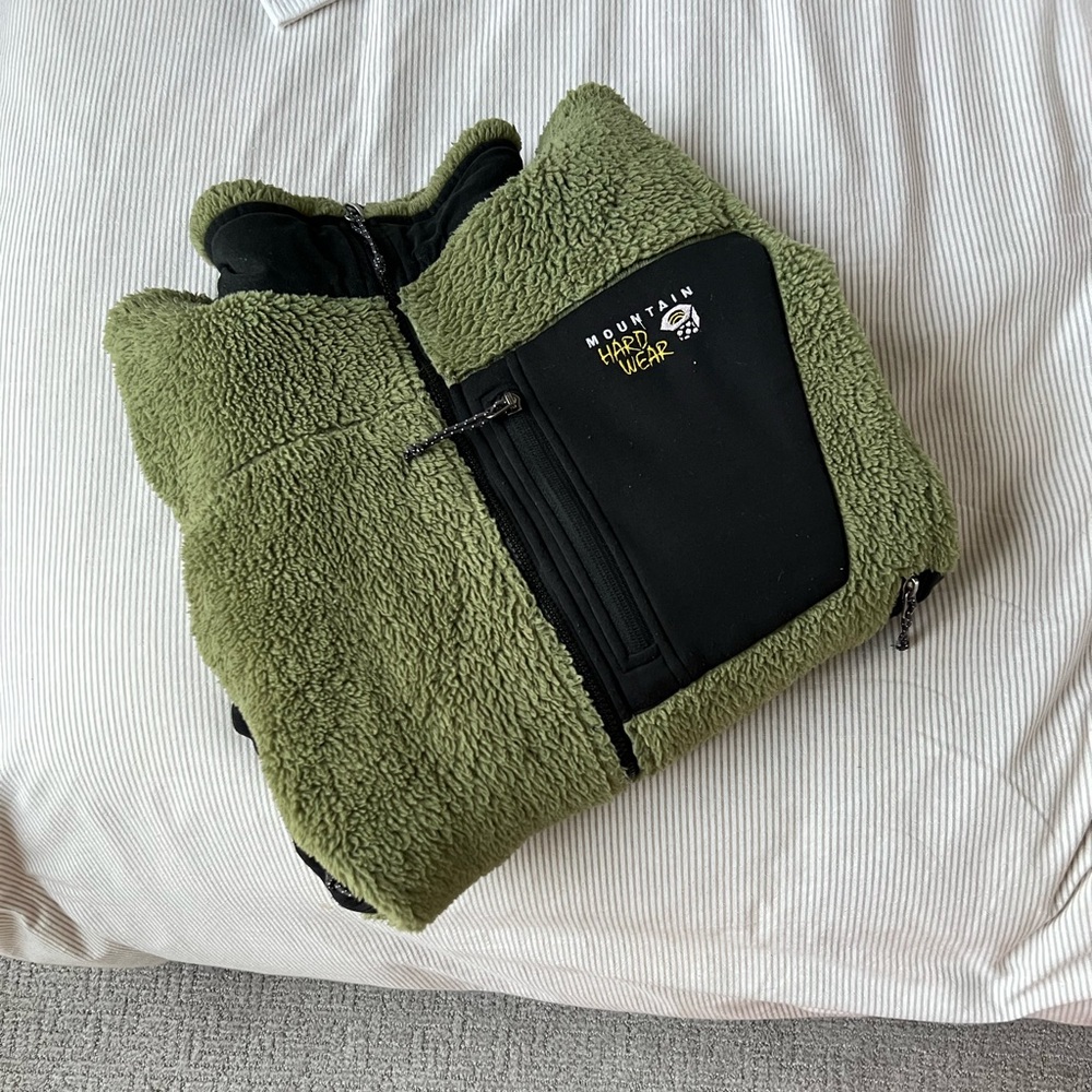 Mountain Hardware heavy fleece Green